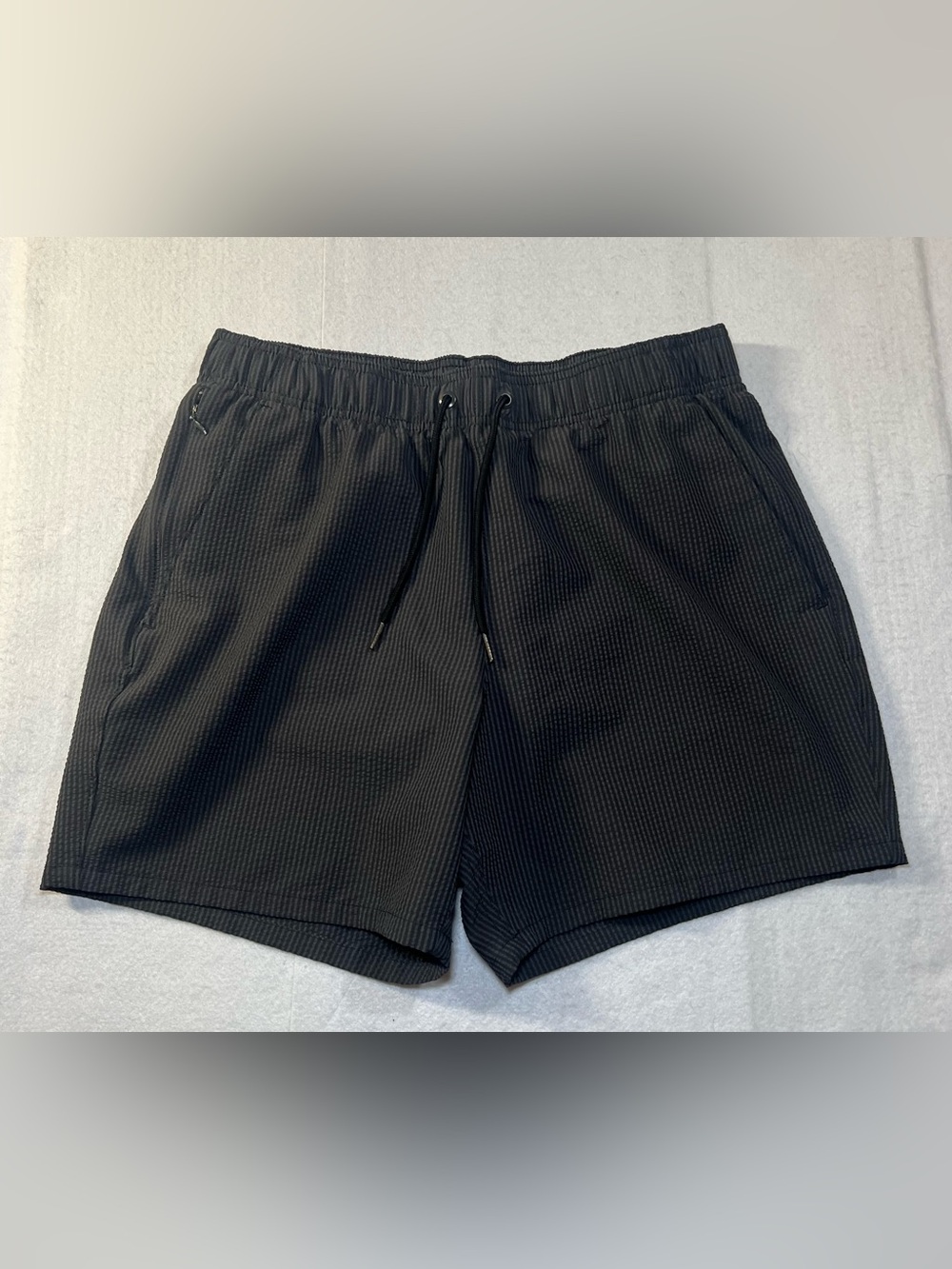 Hollister Men's Mid-Thigh Seersucker Volley Swim Shorts,Black/Dark Gray,L